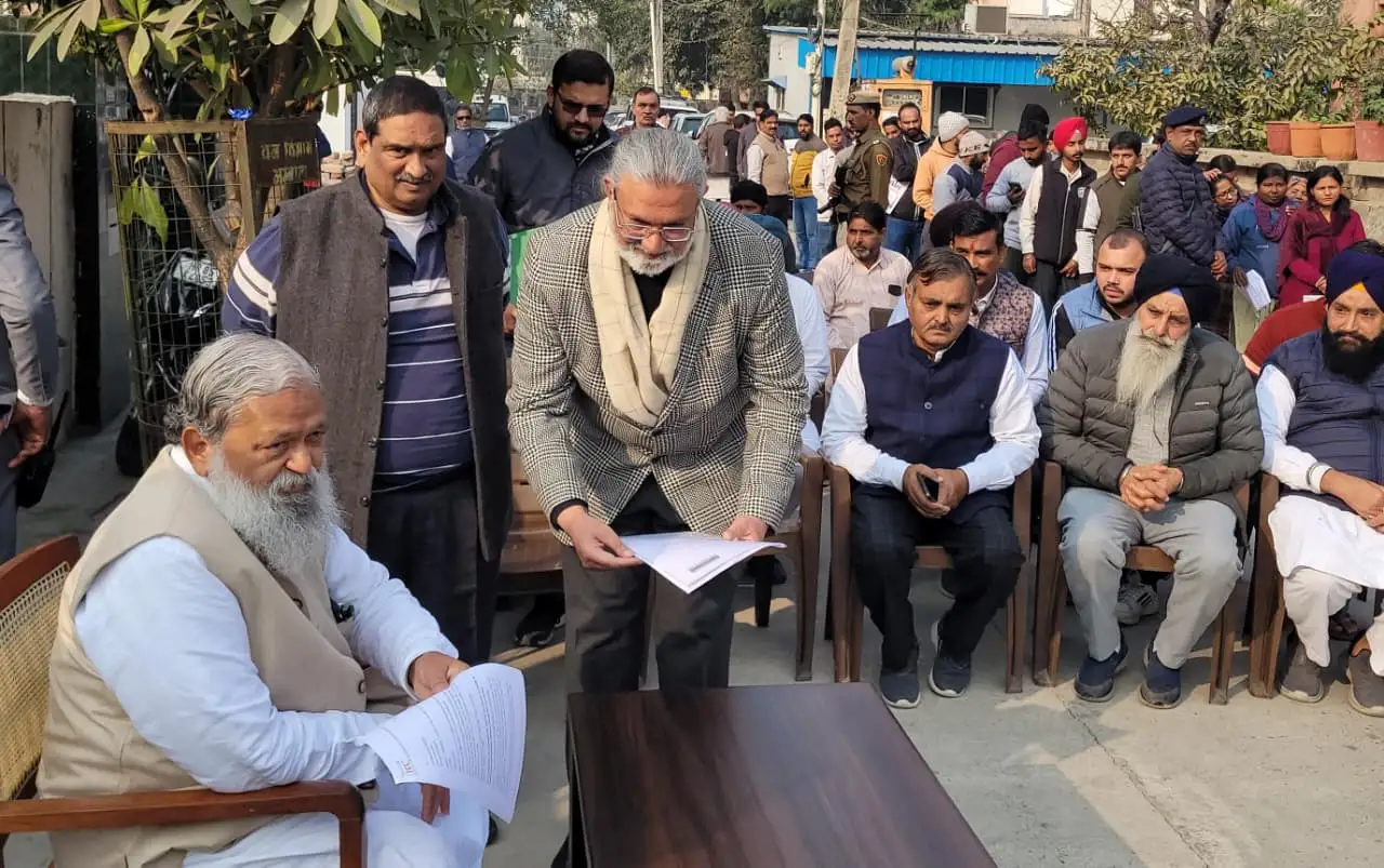 मंत्री अनिल विज ने सुनी आमजन की समस्याएं, कुछ शिकायतों पर बोले- 'मैं यहां गुंडागर्दी नहीं होने दूंगा'